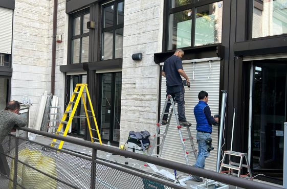installazione portone quartiere adriano